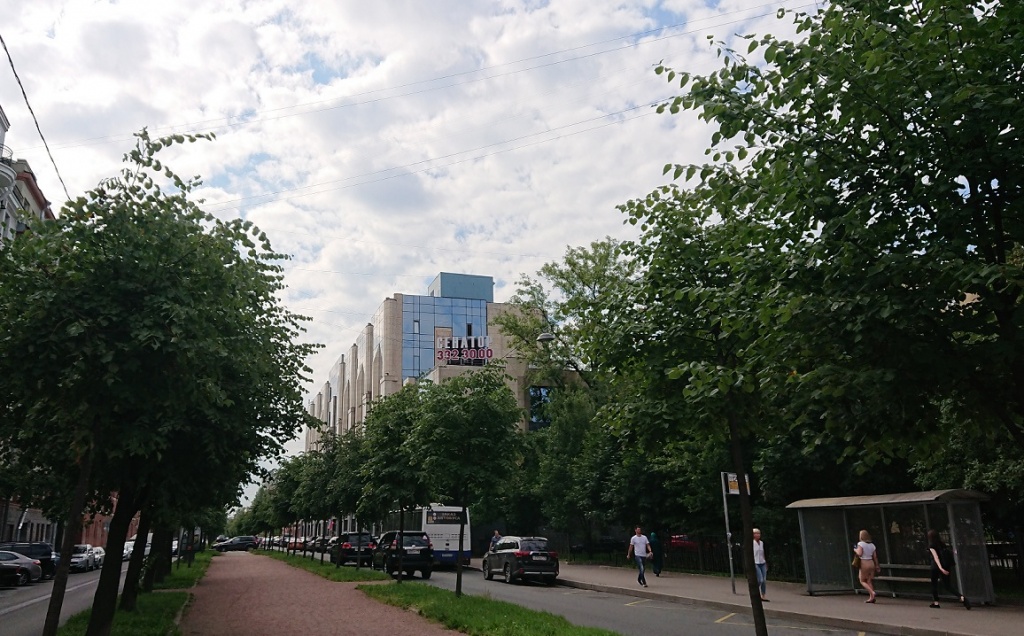 Вход в Сенатор с 17-ой Линии ВО.JPG